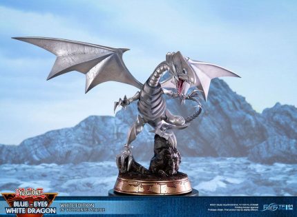 Yu-Gi-Oh! Statua Blue-Eyes White Dragon White Edition 35 cm